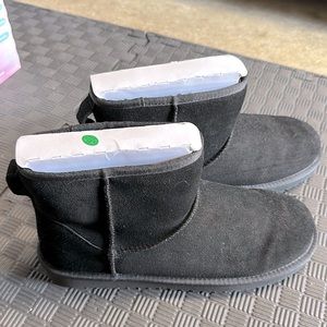 Brand new in box! Black Koola Mini II Women’s Size 11